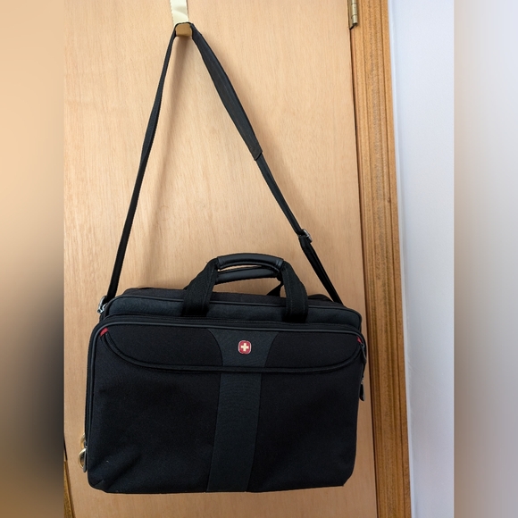 Wenger, Swiss Gear Laptop Briefcase Black with handles and shoulder strap - Picture 2 of 16